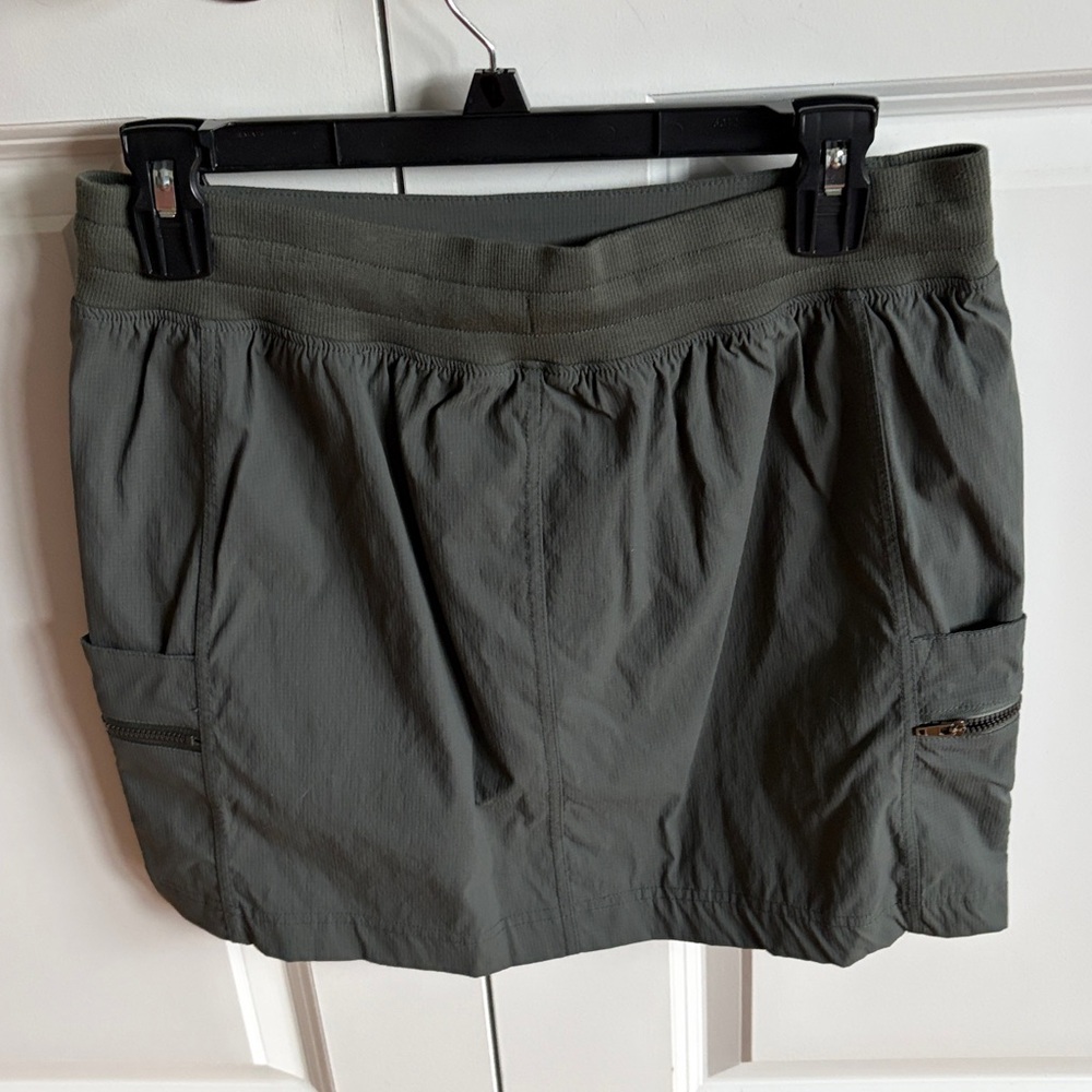 Te Verde Dark Green Mini skirt w shorts under